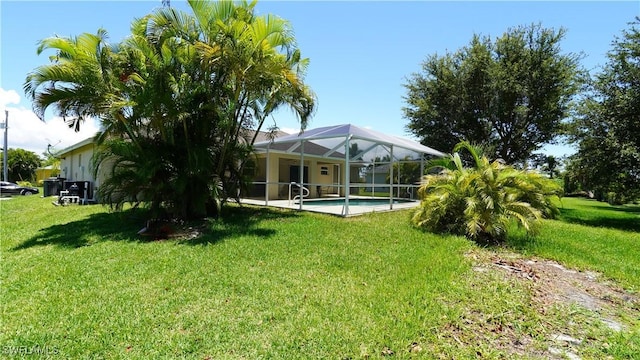 view of yard featuring a lanai