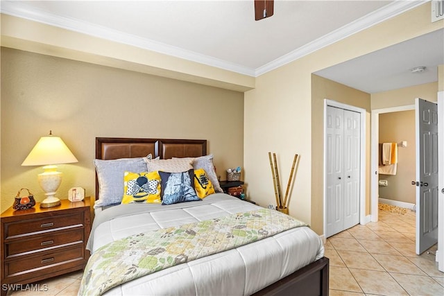 tiled bedroom featuring ceiling fan, a closet, and crown molding