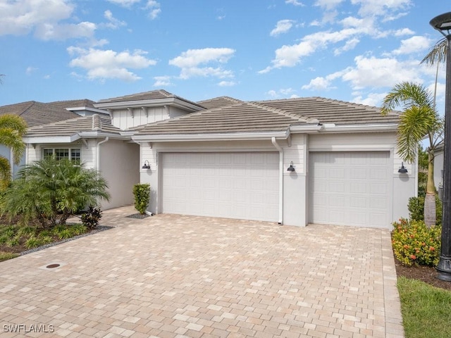 view of front facade featuring a garage