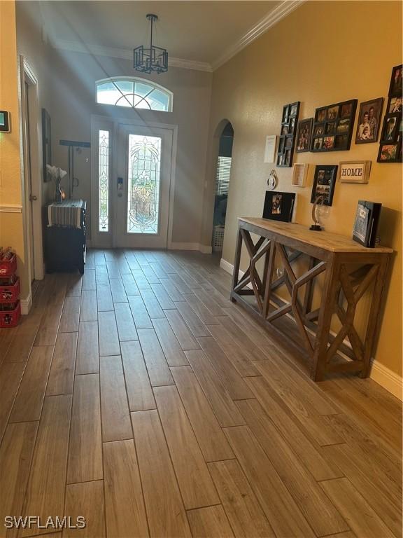 entryway featuring ornamental molding