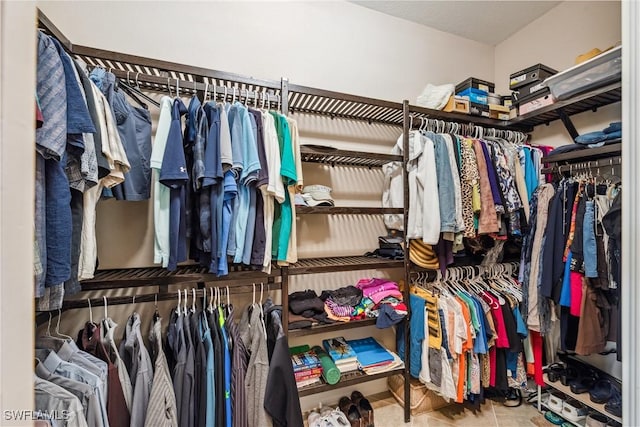 walk in closet with tile patterned floors