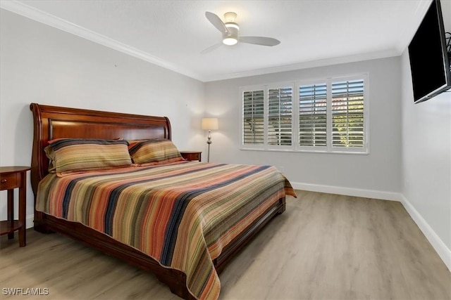 bedroom featuring ceiling fan, crown molding, and light hardwood / wood-style floors