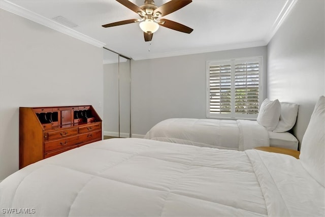 bedroom featuring a closet, crown molding, and ceiling fan