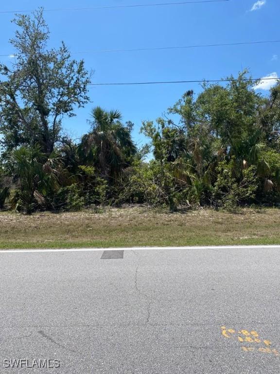 Listing photo 2 for 181 Cougar Way, Rotonda West FL 33947