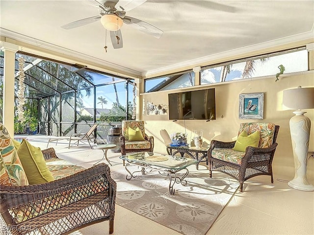 sunroom with ceiling fan