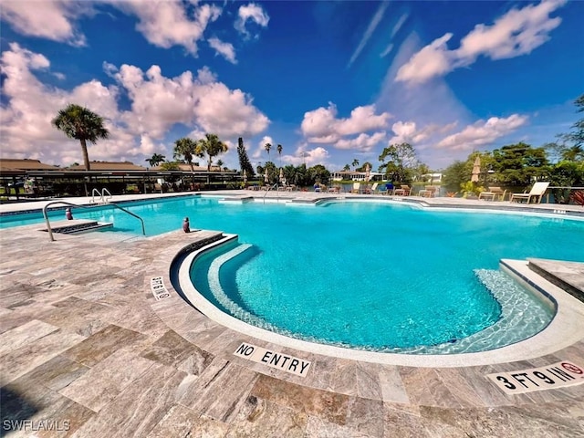 view of swimming pool