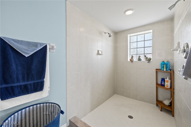 bathroom featuring a tile shower