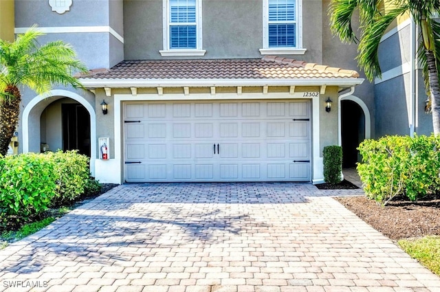 view of front of house featuring a garage