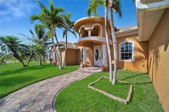 view of front of house with a front lawn