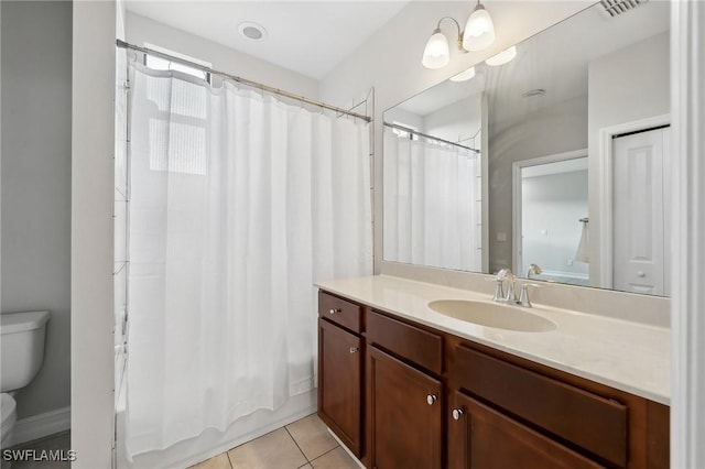 full bathroom featuring tile patterned flooring, a chandelier, shower / bath combination with curtain, toilet, and vanity