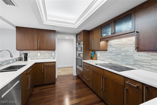 kitchen featuring visible vents, dark wood-type flooring, light countertops, a sink, and appliances with stainless steel finishes