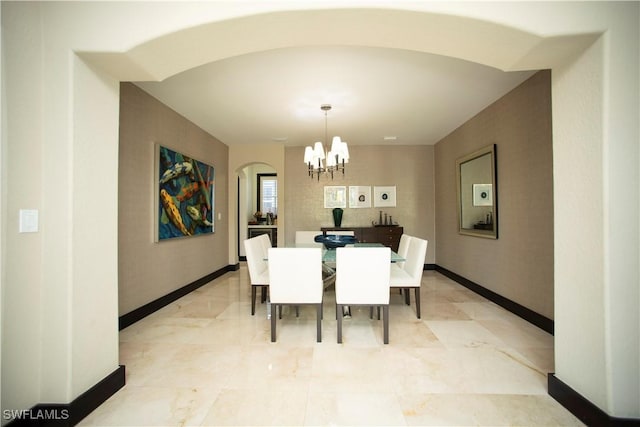 dining space with a notable chandelier