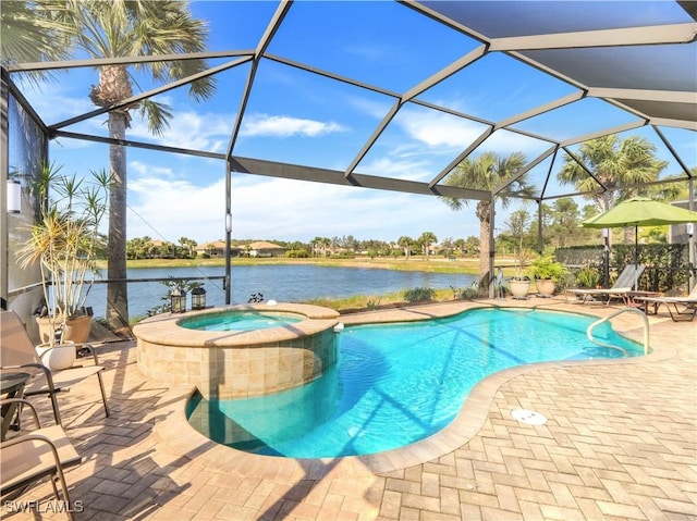 view of pool featuring an in ground hot tub, a water view, a patio area, and a lanai