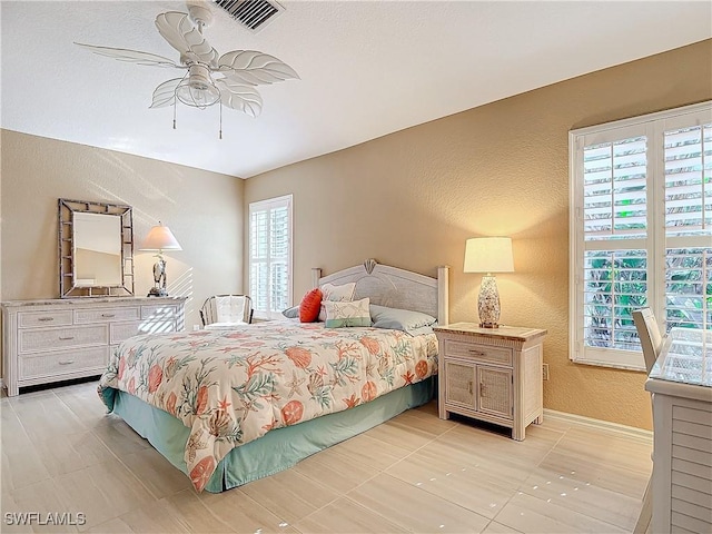 bedroom with ceiling fan