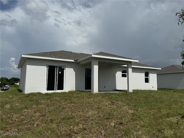 back of house featuring a yard