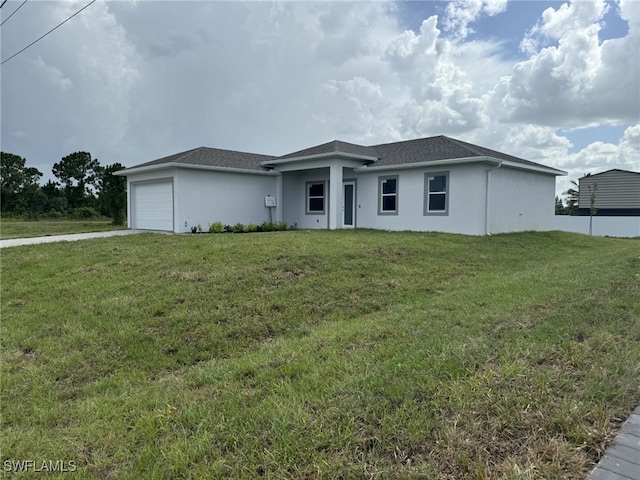 view of front of property featuring a front lawn and a garage