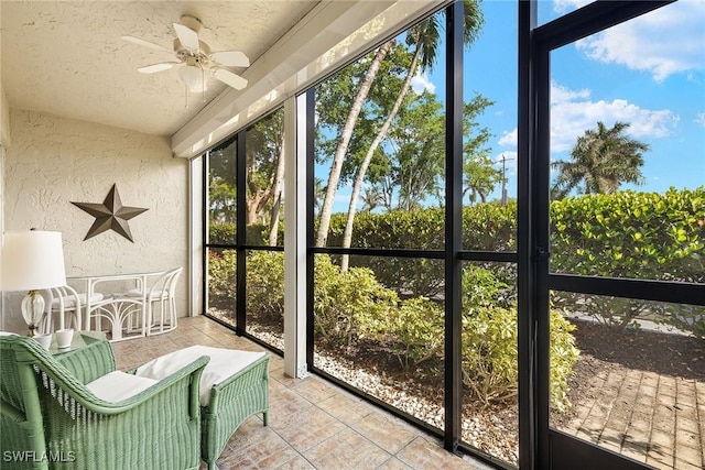 sunroom with ceiling fan