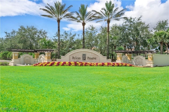 community sign featuring a yard