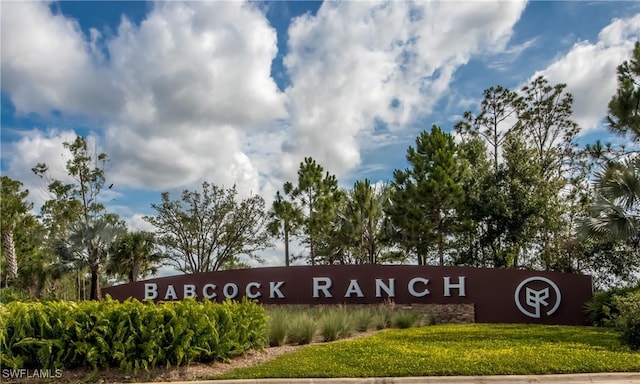 community sign featuring a lawn