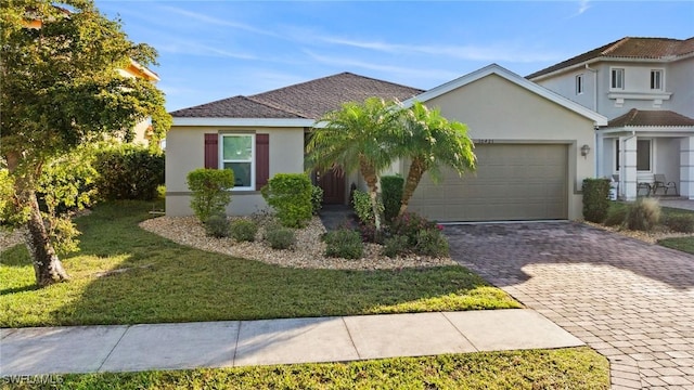 view of front facade featuring a front lawn and a garage