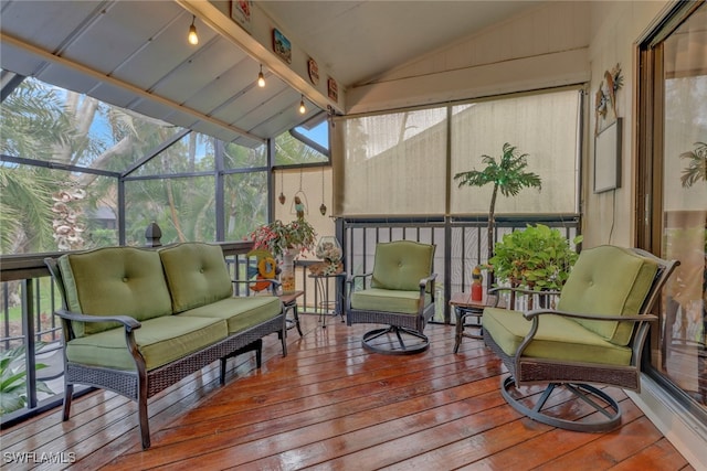 sunroom with vaulted ceiling