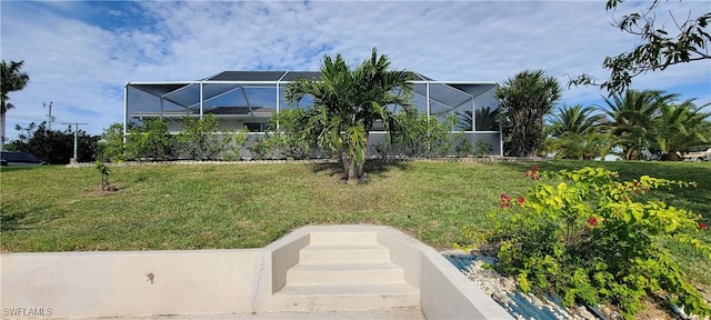 view of yard with a lanai