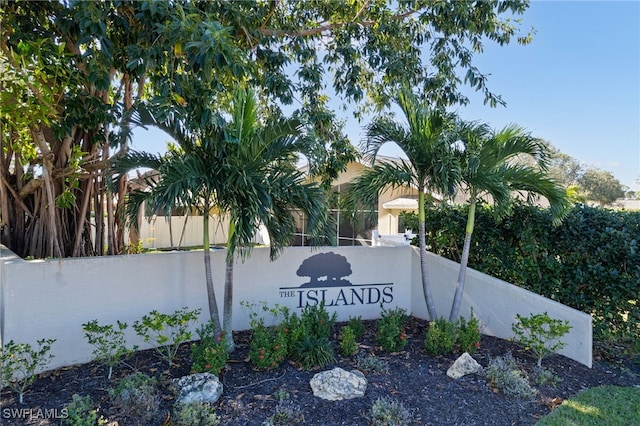 view of community / neighborhood sign