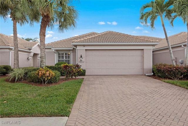 view of front of property featuring a front lawn and a garage