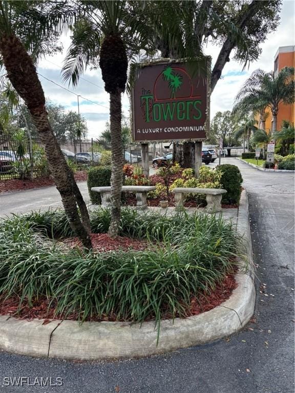 view of community / neighborhood sign