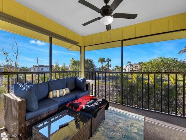 sunroom with ceiling fan