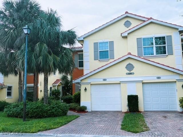 view of front facade with a garage