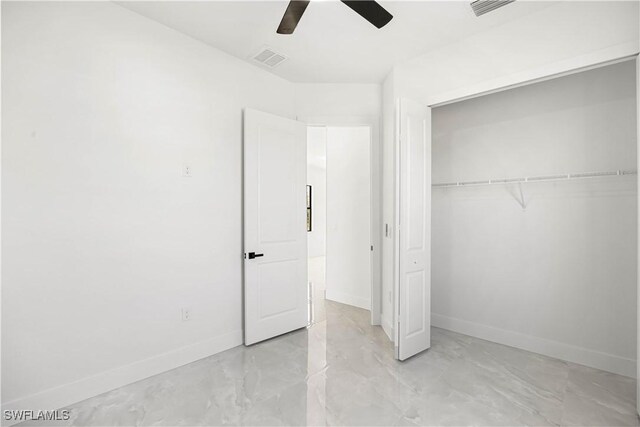 unfurnished bedroom featuring ceiling fan and a closet