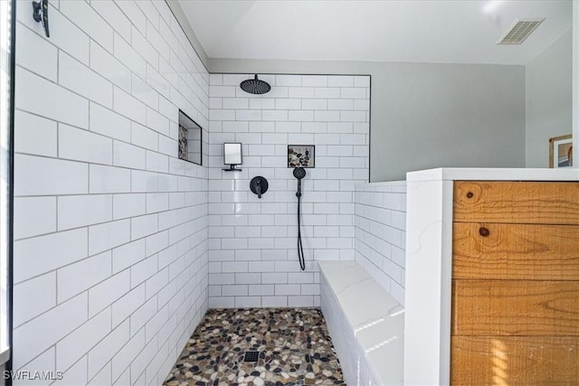 bathroom featuring a tile shower