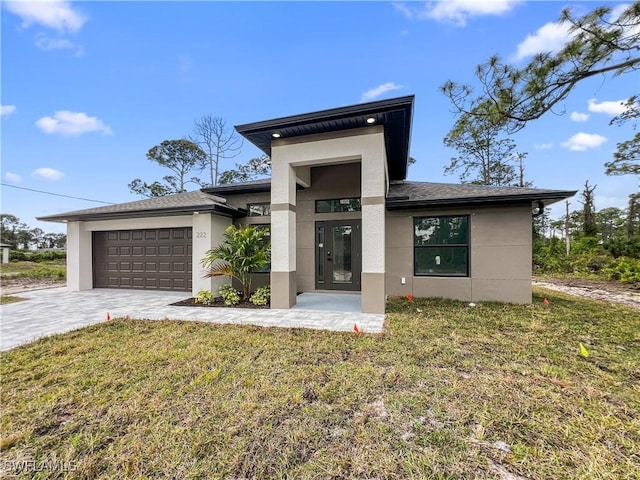 view of front of home featuring a garage and a front yard