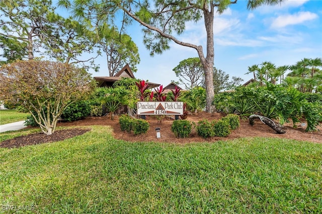 community sign featuring a lawn