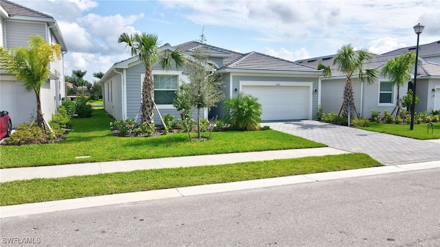 view of front of property featuring a garage and a front yard