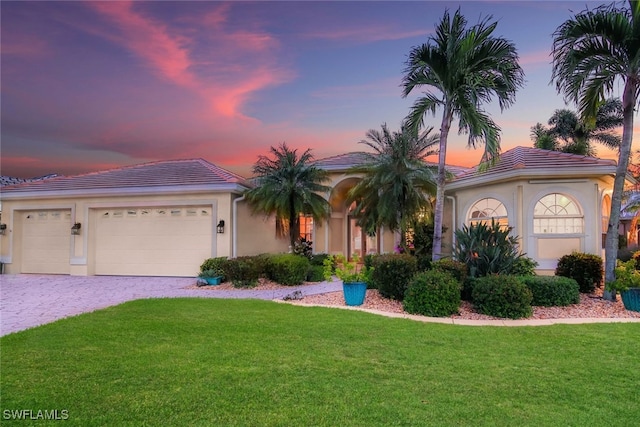 view of front facade featuring a yard and a garage