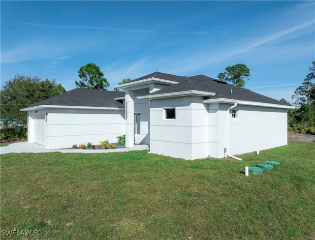 view of front of house with a front lawn and a garage