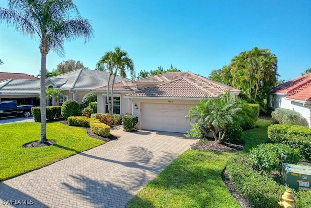 view of front facade featuring a front yard and a garage