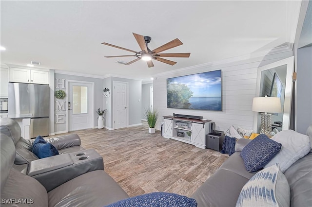 living room featuring ceiling fan, light hardwood / wood-style flooring, and ornamental molding