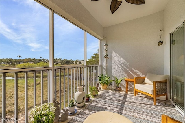 unfurnished sunroom featuring vaulted ceiling and ceiling fan