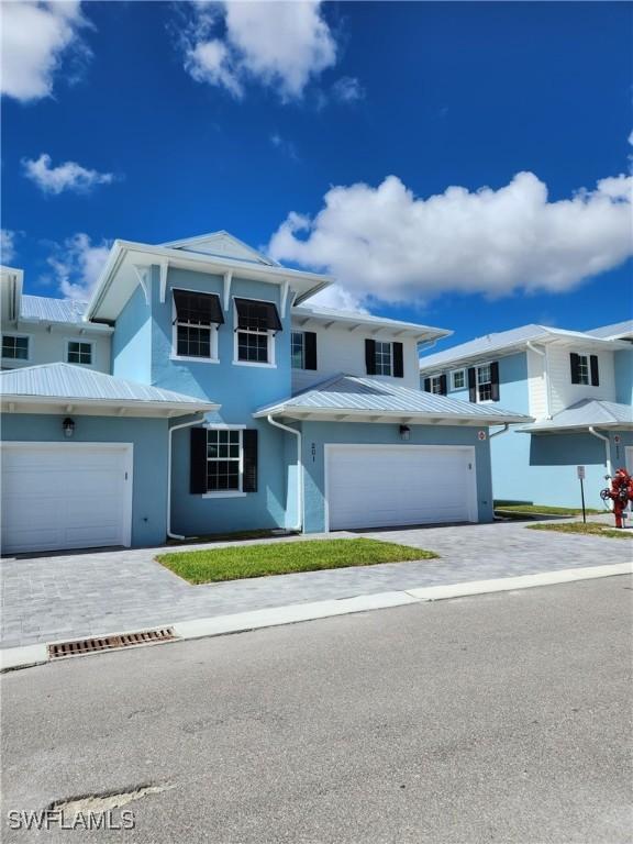 view of front facade with a garage