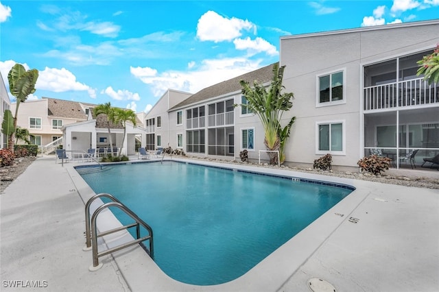 view of swimming pool featuring a patio