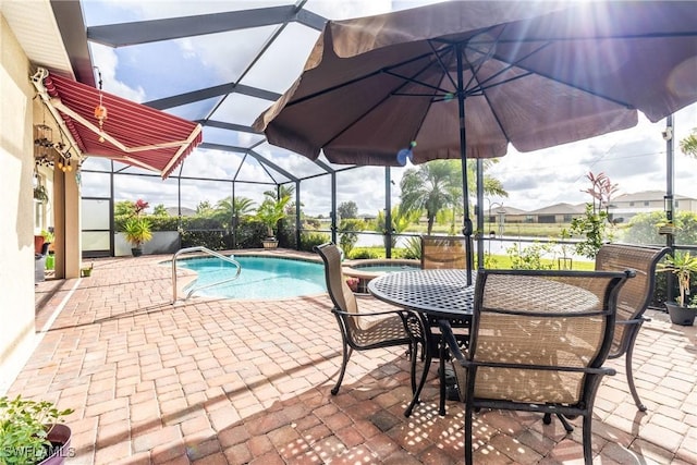 view of swimming pool featuring a lanai, an in ground hot tub, a water view, and a patio