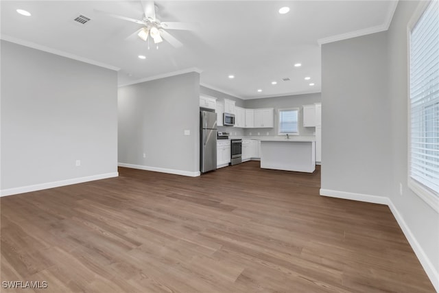 837 Da Vinci Ave S, Lehigh Acres, FL 33974 - unfurnished living room featuring recessed lighting, visible vents, light wood-style flooring, and baseboards