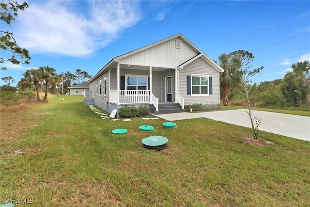 view of front of house featuring a porch and a front lawn