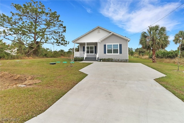 837 Da Vinci Ave S, Lehigh Acres, FL 33974 - view of front facade featuring a porch, concrete driveway, and a front lawn