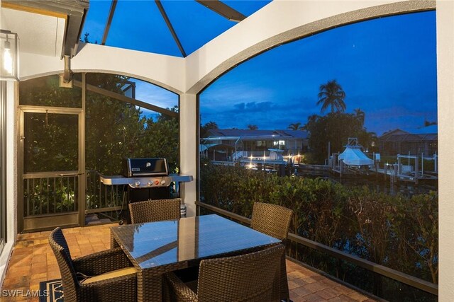 sunroom with vaulted ceiling