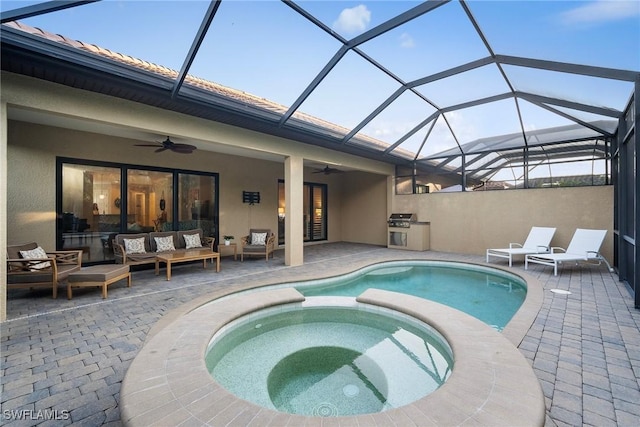 view of pool with outdoor lounge area, an in ground hot tub, ceiling fan, and a patio