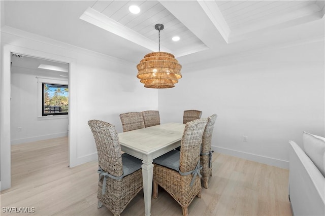 dining room featuring light hardwood / wood-style flooring, ornamental molding, and an inviting chandelier